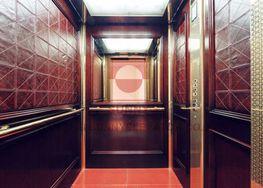 家のための4人の小さいエレベーター、エレベーターの上昇を差し引いた明るい機械部屋