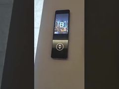 エレベーターの警察官は取り除く